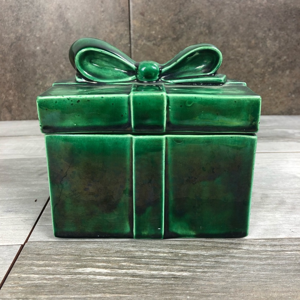 Beautiful ceramic storage box